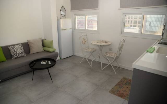 Rooftop Apartment Overlooking Rothschild