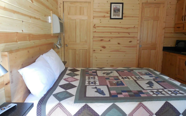 Snake River Cabin Village