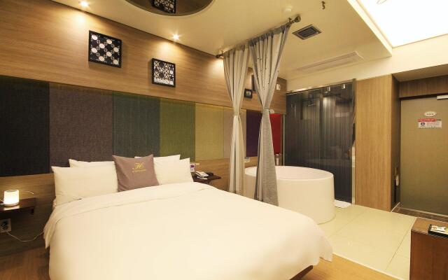 H Drive Hotel