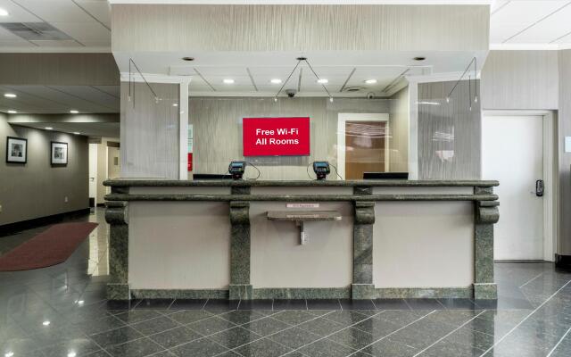 Red Roof Inn PLUS+ Newark Liberty Airport - Carteret