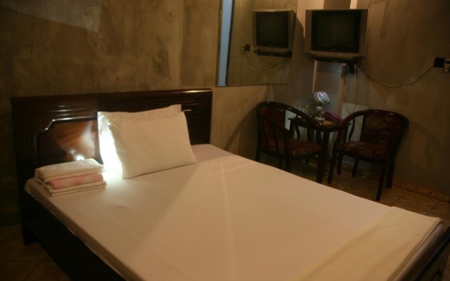 Thanh Binh Hotel – Guest Rooms – Hanoi