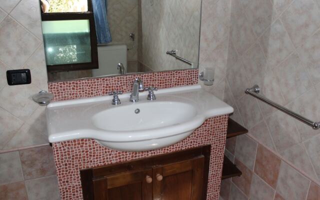 Secluded Holiday Home in Matino With Swimming Pool