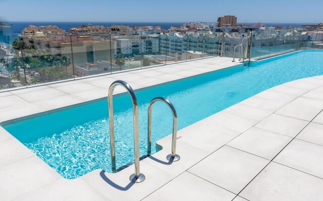 INF4.5P- modern 3 bed city apartment next to beach