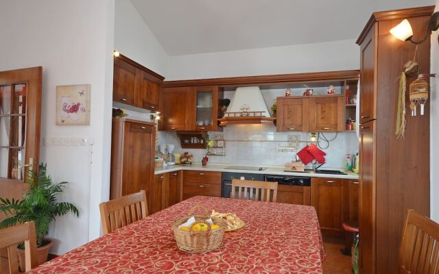 Apartment and Rooms Artina