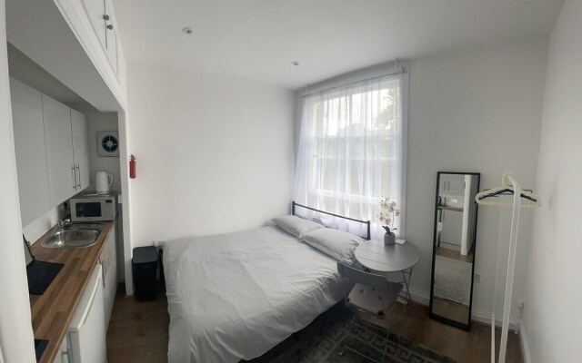 Charming Studio in London - 1 Person Only