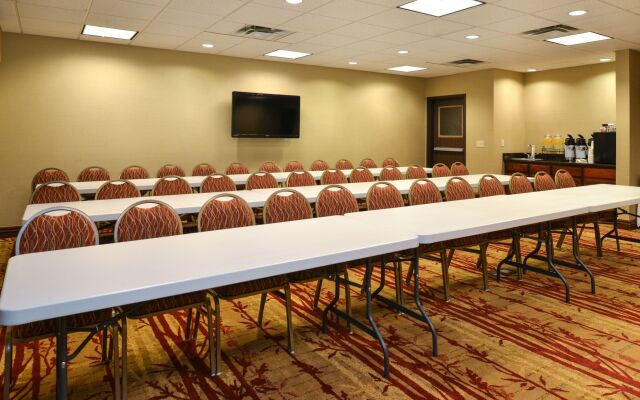 Holiday Inn Express & Suites Cherry by IHG