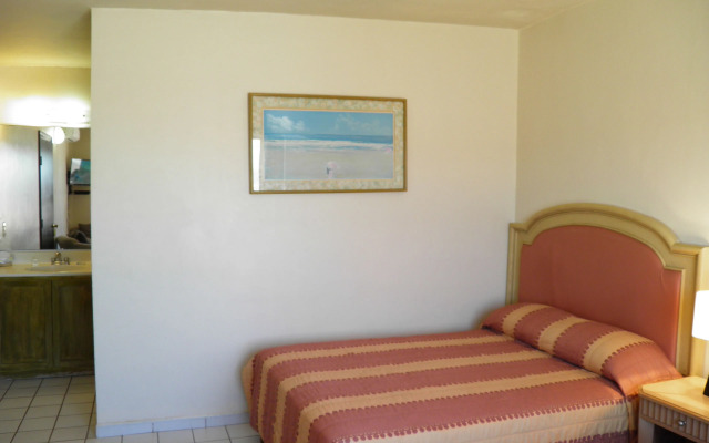 Seaside Hotel & Victor's RV Park