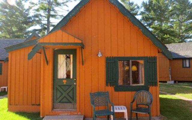 Cabins of Mackinaw