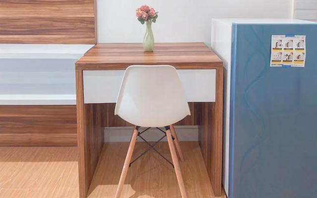 Comfy And Homey Studio At Sky View Apartment