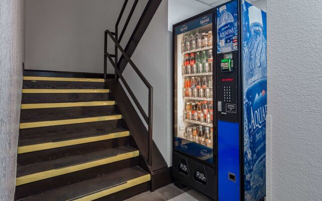 Motel 6 Cartersville - White GA