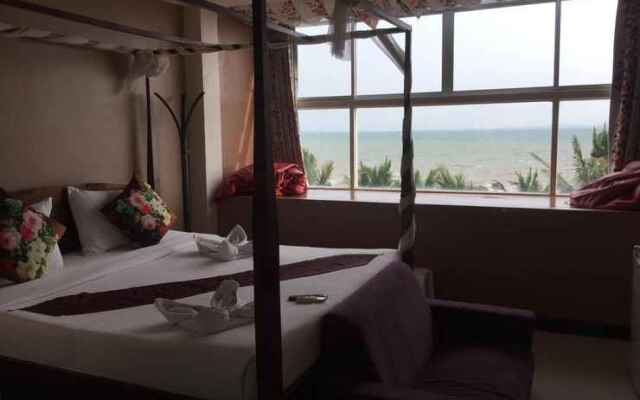 Luxury Penthouse Duplex In Bangsaen, Thailand