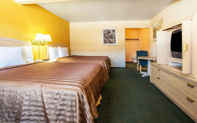 Travelodge by Wyndham Turlock