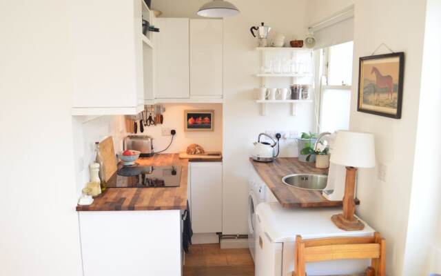North London Studio With Wifi and Garden