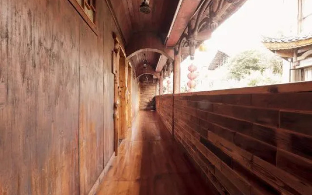 Baihe Renjia Inn (Furong Town Waterfall Branch)