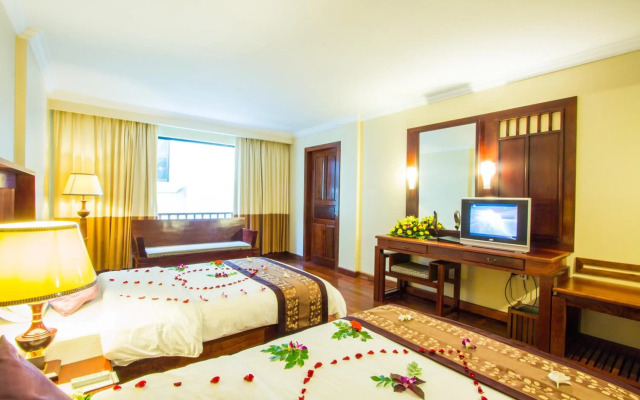 Royal Empire Hotel