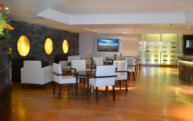 Sol de Oro Hotel & Suites