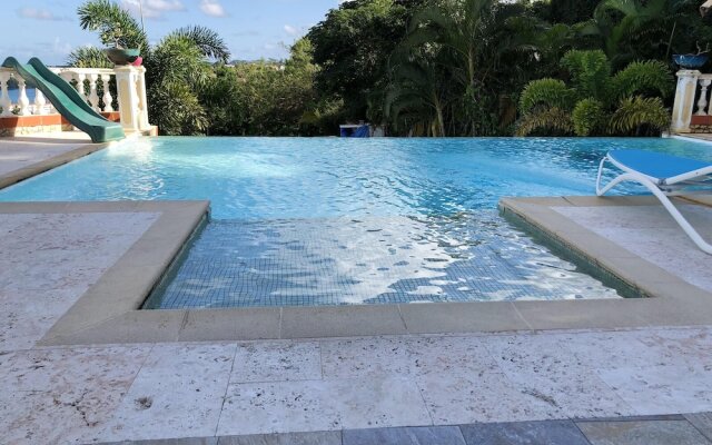 House With 2 Bedrooms in La Trinité, With Wonderful sea View, Pool Acc