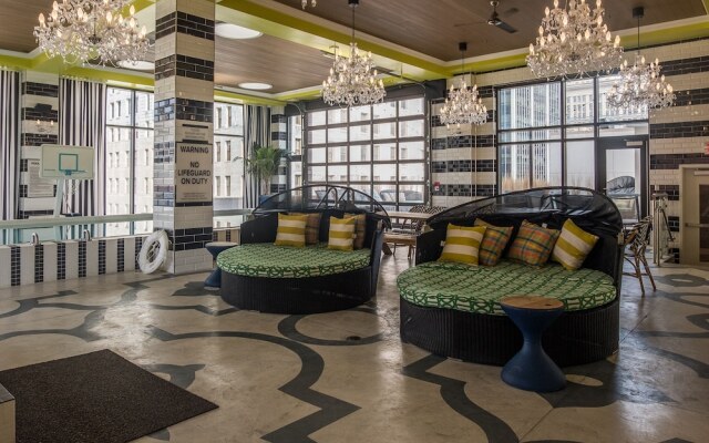 1 BR & 2 BR Apt in Central Business District by Frontdesk