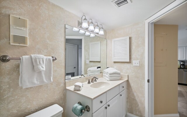 Inlet Reef 102 2 Bedroom Condo by RedAwning