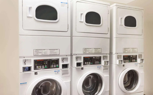 Travelodge Orange County Airport  Costa Mesa