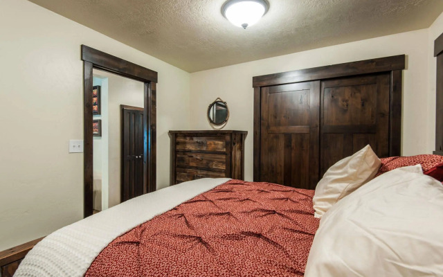 Hideaway Above The Stream