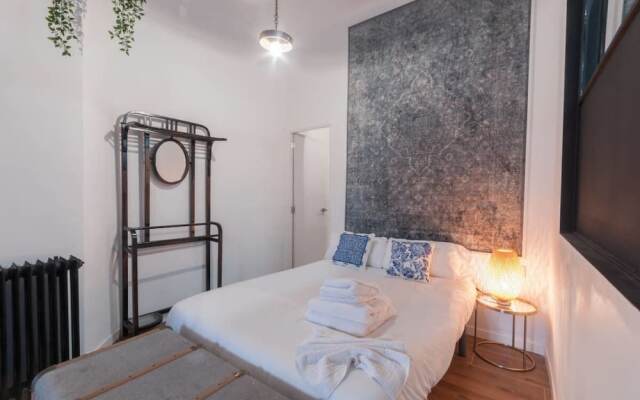 Amazing One Bed Apartment, Sleeps 4 in Madrid