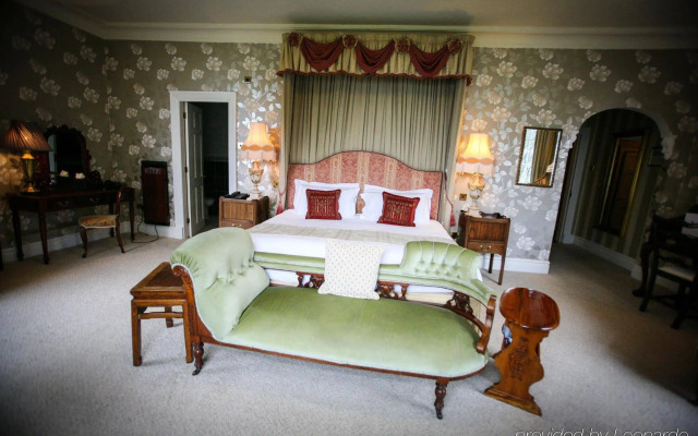 Storrs Hall Hotel