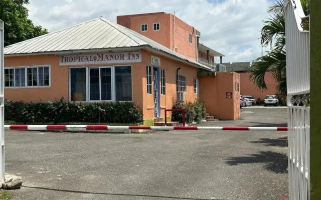 Tropical Manor Inn