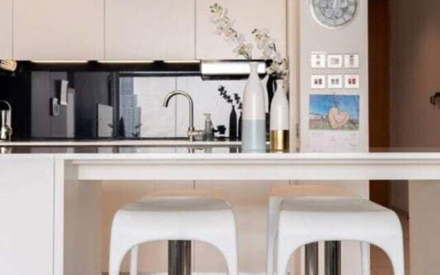 Amazing Skyline Views Apartment in Index Tower