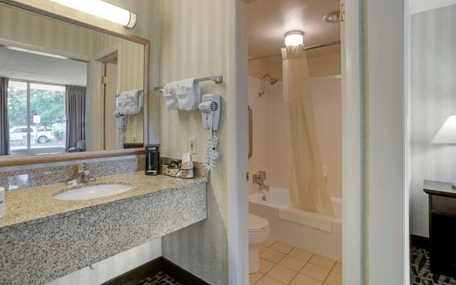 Quality Inn Fredericksburg near Historic Downtown