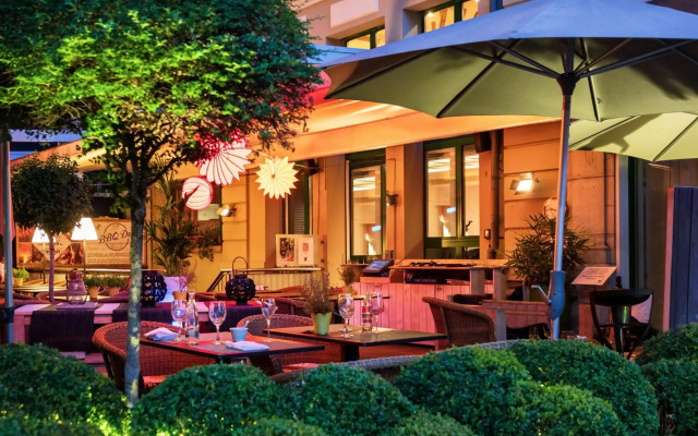 Central Plaza Hotel