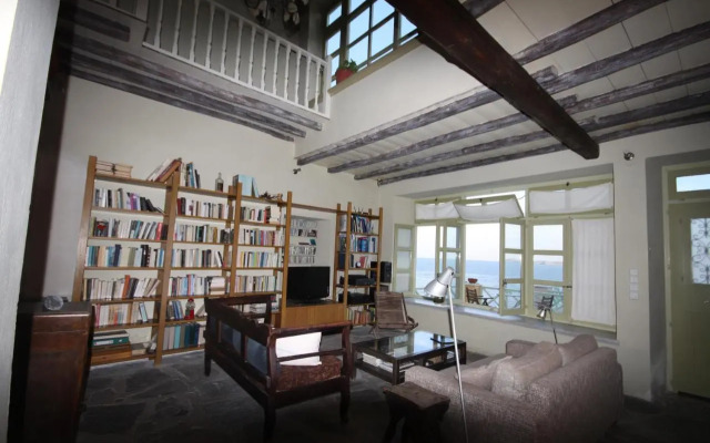 Apollonos Seafront Apartment