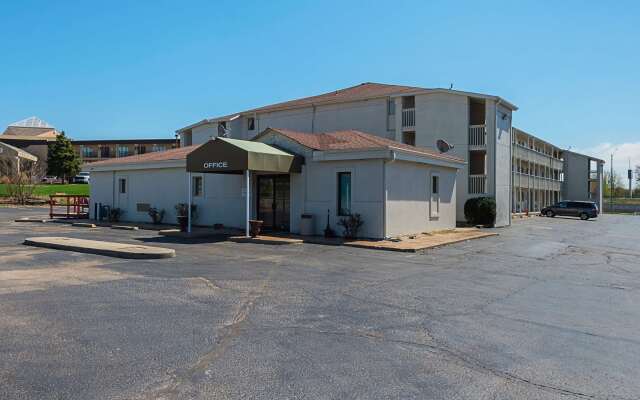 Motel 6-Blue Springs, MO