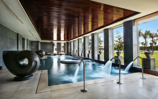 Dusit Thani LakeView Cairo