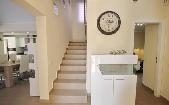 Amazing 5-bedroom villa in Costa Adeje