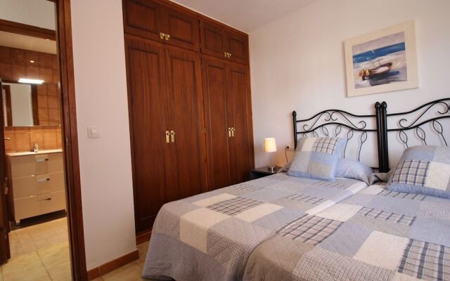 Modern-chic Apartment in Rosas Near the Beach