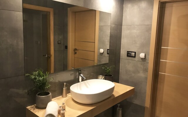 Młyńska 8 Apartament z prywatnym basenem