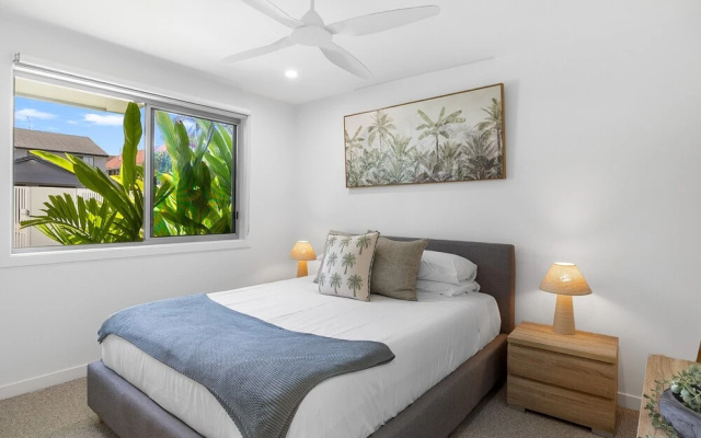 Spacious 4-bed Coastal Home With Pool – Guest Rooms – Mooloolaba
