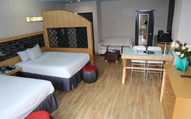 Tryp Times Square South