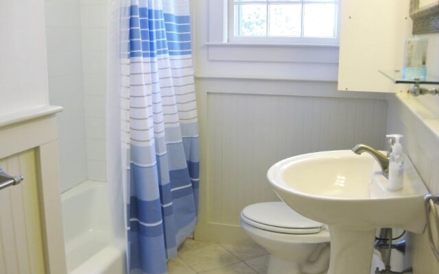 570 State - 2 Bedroom House