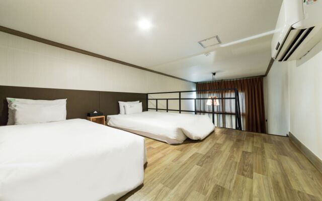 Hotel Hue Loft