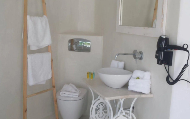 Kouros Home Hotel
