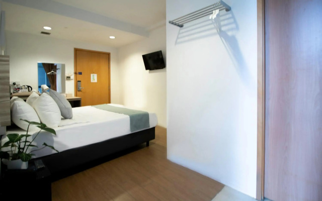 Victoria Hotel, a NuVe Group Collection