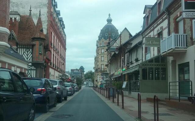 appartement proche mer avec jardin ensoleillé