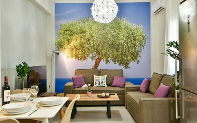 Fresh & renovated apartment next to metro station