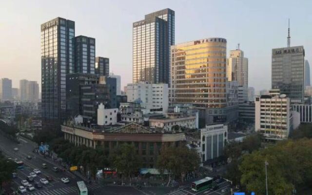 ReMAX Remai Electronics Competition Hotel (Ningbo Chenghuang Temple Tianyi Square)