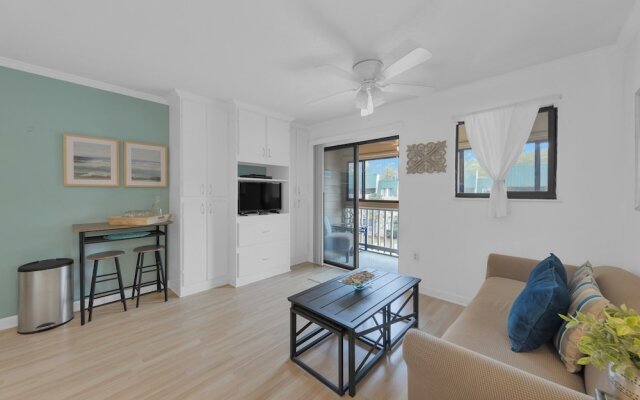 Beachy Days Escape - Cozy Haven Steps From Beach!