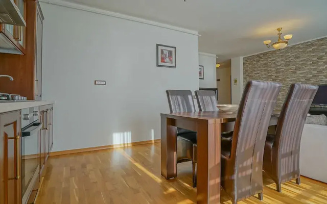 CN2i Luxury Accommodation GM