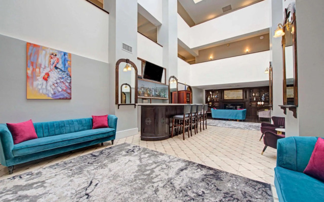 The Roslyn, Tapestry Collection by Hilton