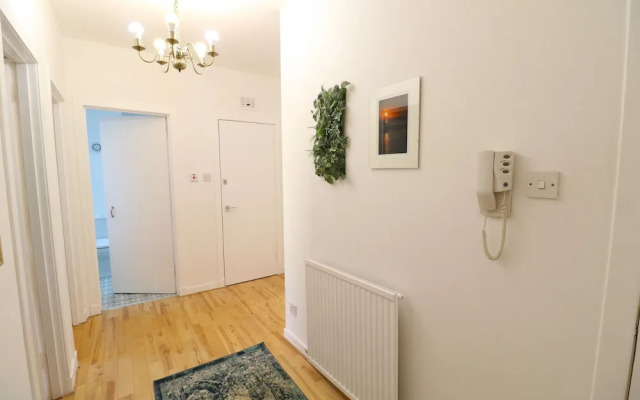 Comfortable Apartment in West End